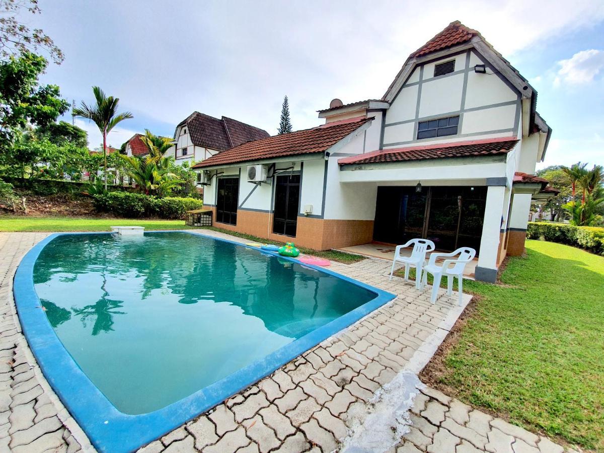 Melaka Afamosa Villa With Private Pool For 10 Pax Alor Gajah Exterior photo