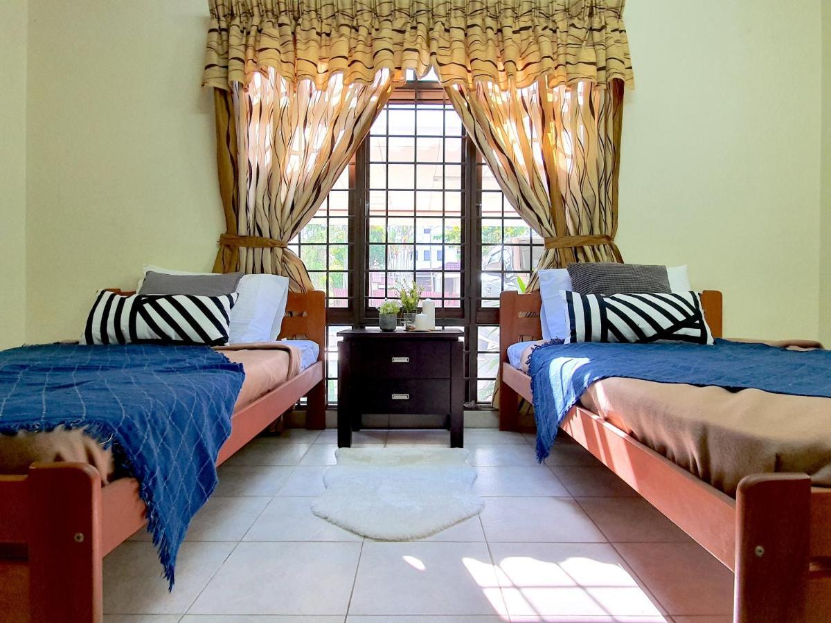 Melaka Afamosa Villa With Private Pool For 10 Pax Alor Gajah Exterior photo