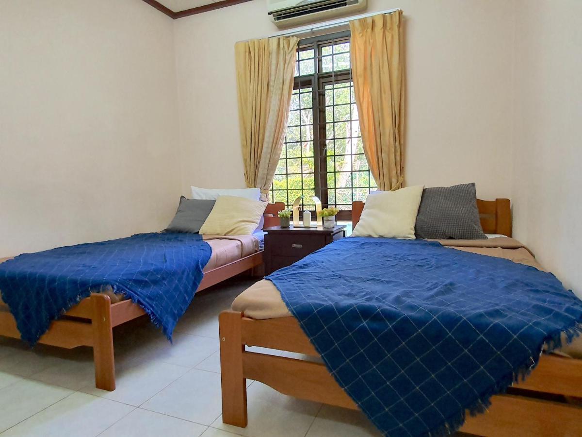Melaka Afamosa Villa With Private Pool For 10 Pax Alor Gajah Exterior photo