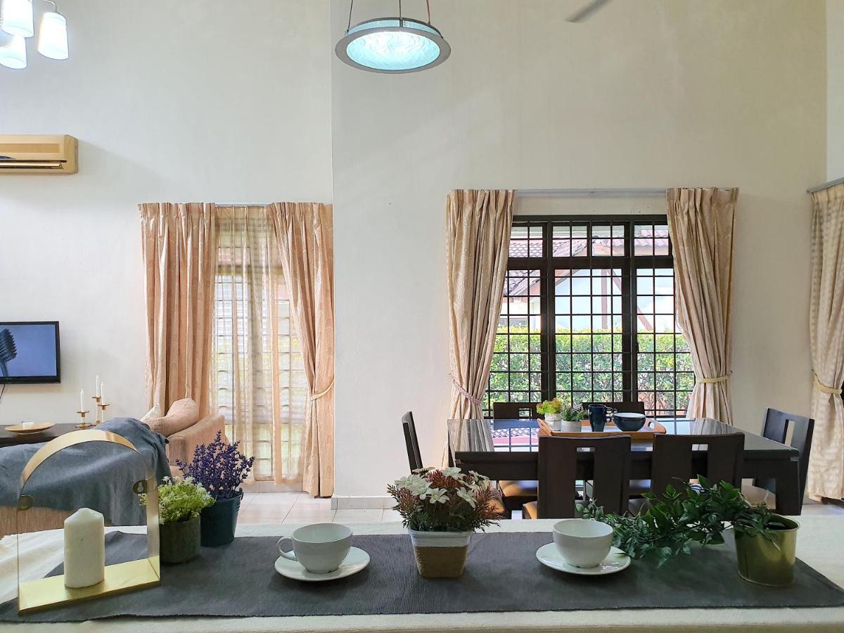 Melaka Afamosa Villa With Private Pool For 10 Pax Alor Gajah Exterior photo