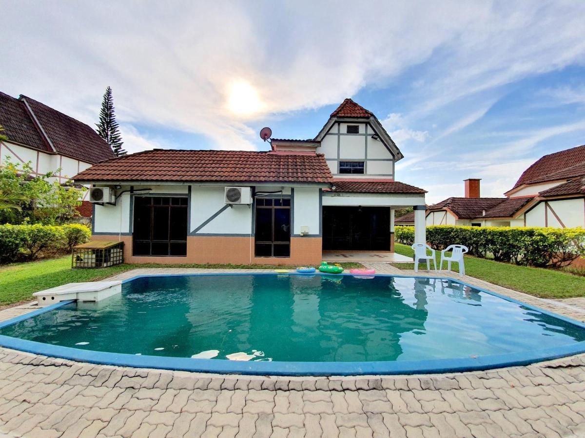 Melaka Afamosa Villa With Private Pool For 10 Pax Alor Gajah Exterior photo