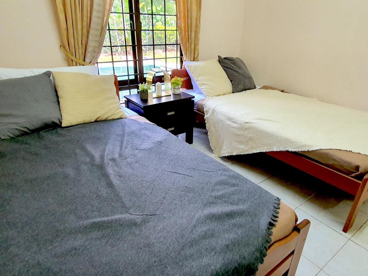 Melaka Afamosa Villa With Private Pool For 10 Pax Alor Gajah Exterior photo