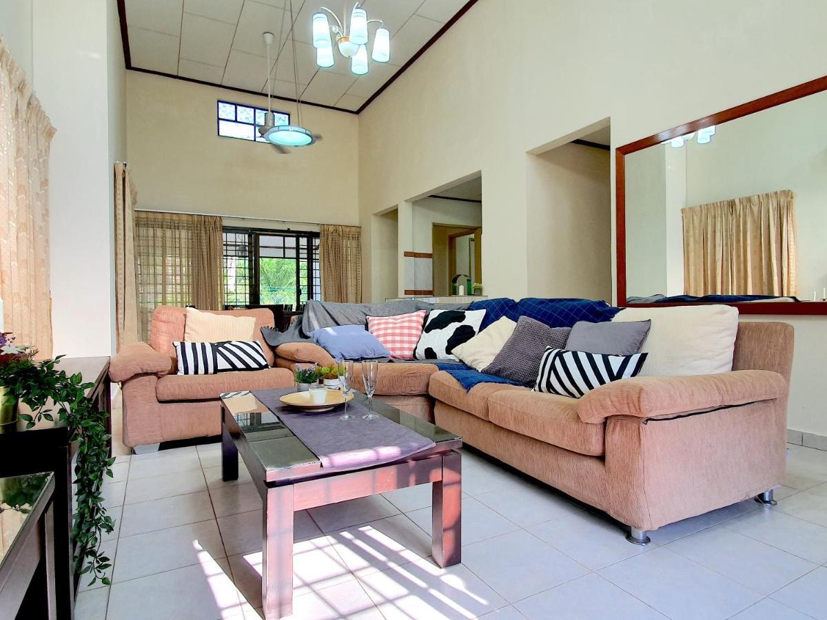 Melaka Afamosa Villa With Private Pool For 10 Pax Alor Gajah Exterior photo