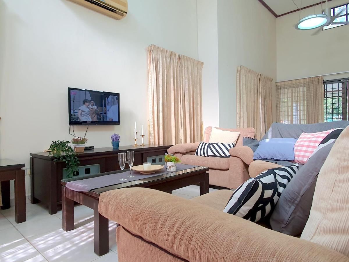 Melaka Afamosa Villa With Private Pool For 10 Pax Alor Gajah Exterior photo