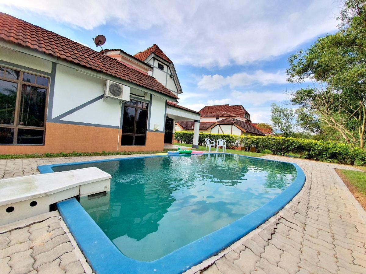 Melaka Afamosa Villa With Private Pool For 10 Pax Alor Gajah Exterior photo